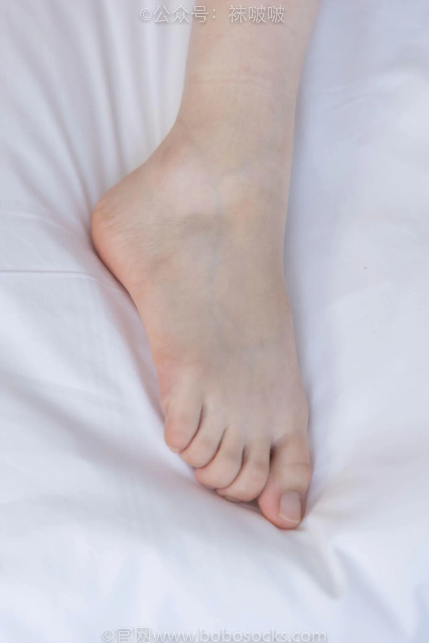 [BoBoSocks袜啵啵]NO.084 苏苏-运动鞋、日常所穿白棉袜、裸足 [140P]插图1